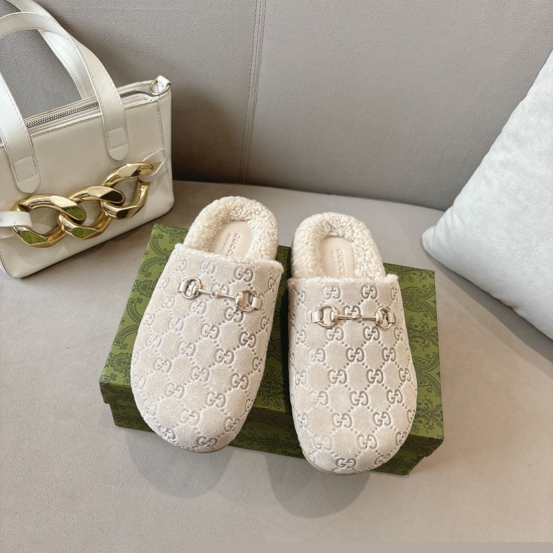 G*u*i slippers